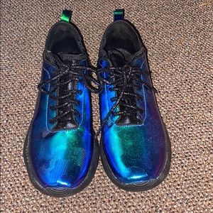 Tennis shoes